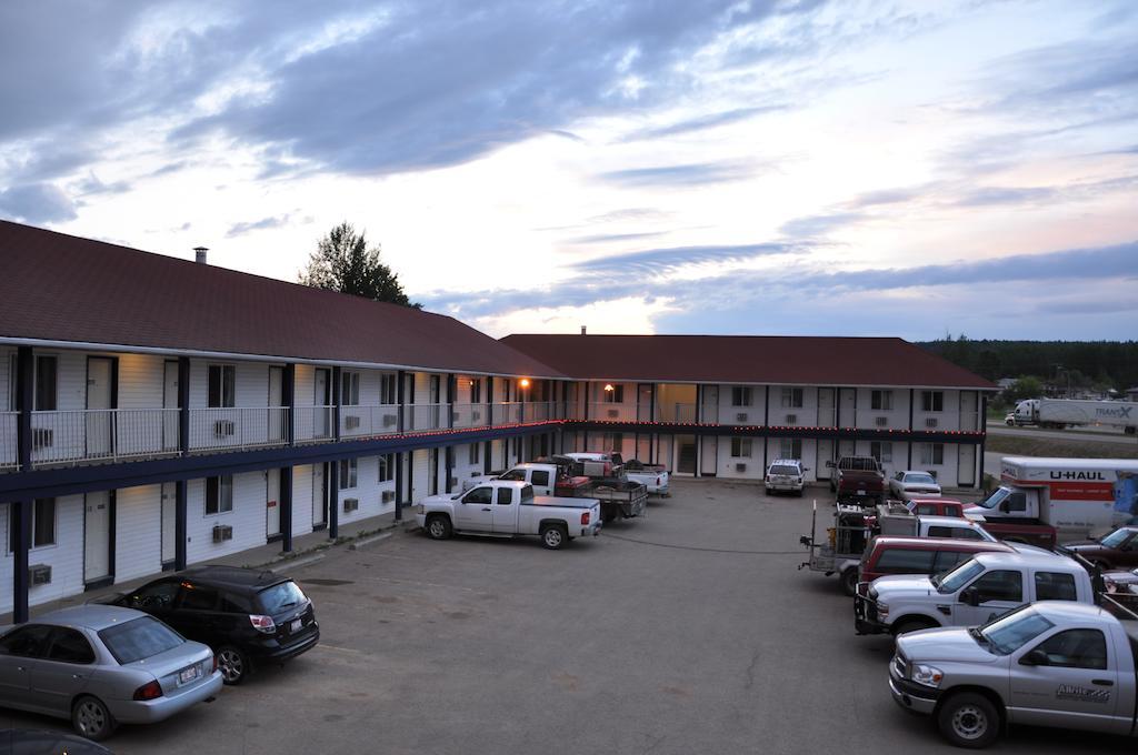 Blue Bell Inn Fort Nelson Ngoại thất bức ảnh